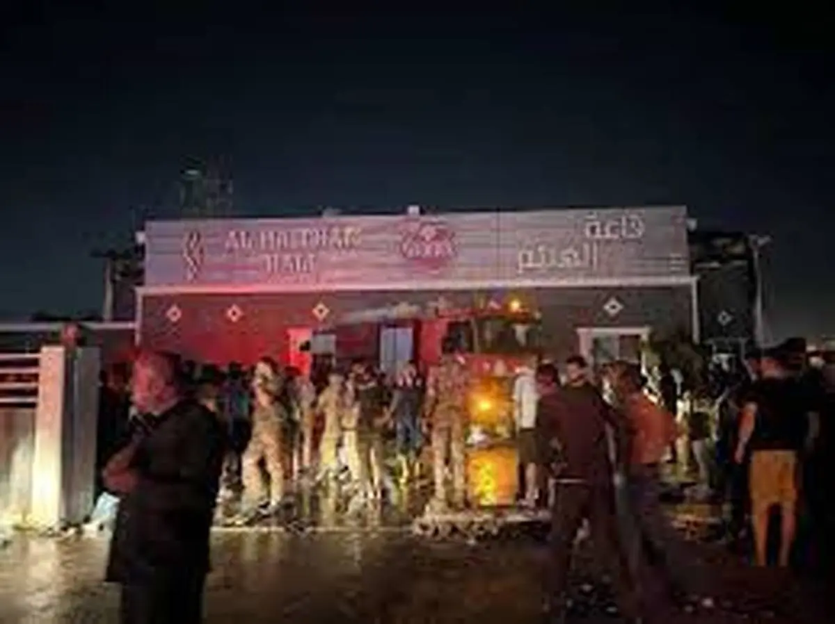 لحظه شروع آتش سوزی از سقف سالن عروسی در عراق + فیلم