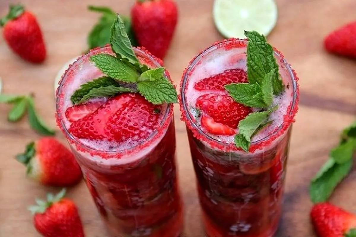 طرز تهیه کوکتل توت فرنگی | نوشیدنی مخصوص تابستان