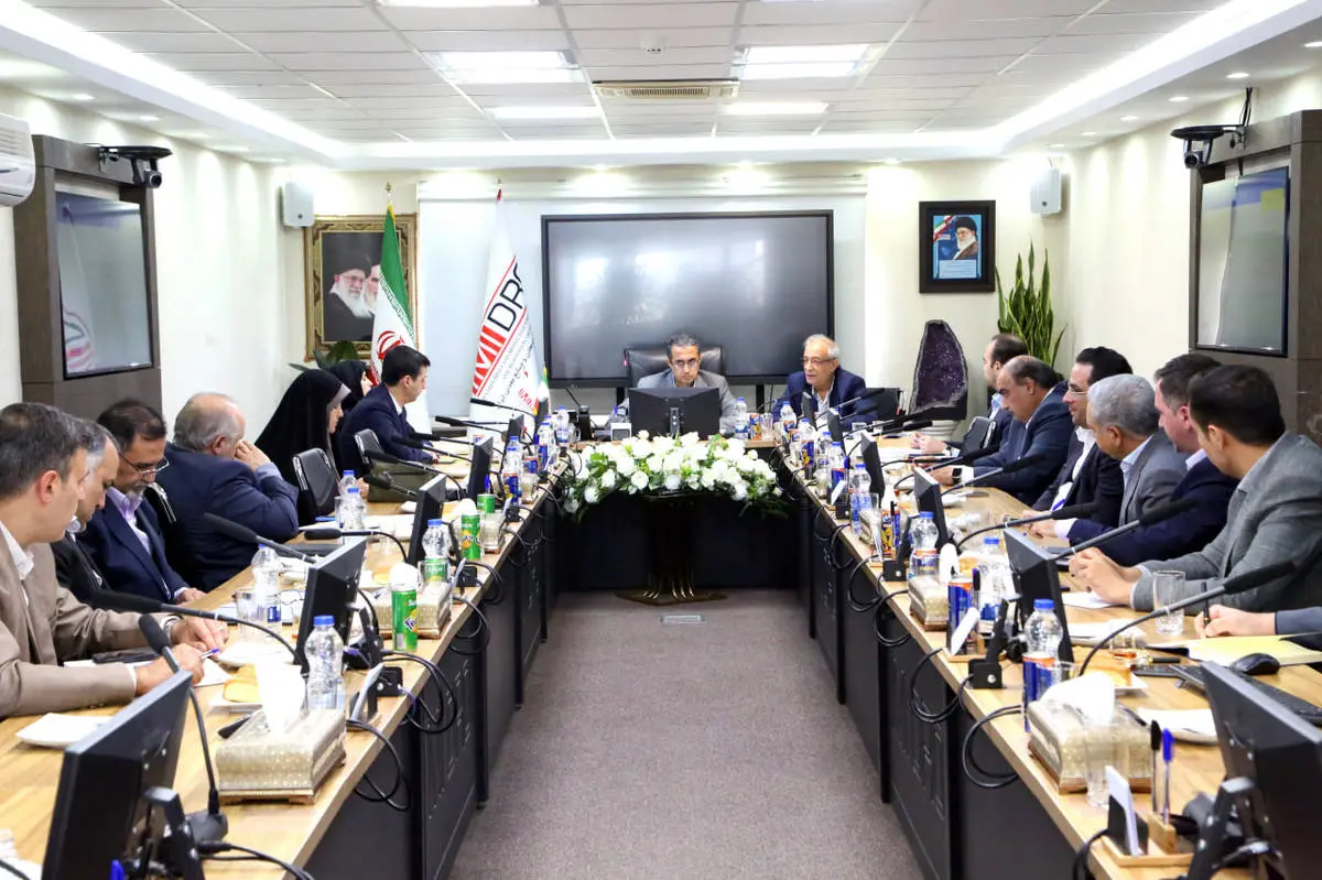 تاکید نماینده رئیسجمهور بر رفع موانع توسعه نیروگاههای خورشیدی در صنایع معدنی