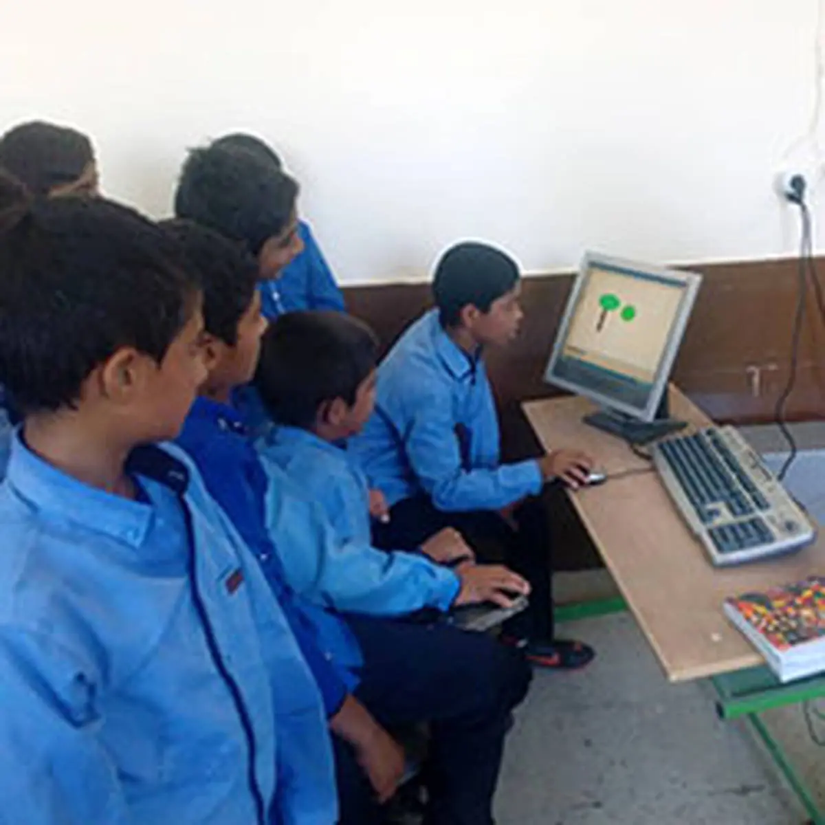 اهدای تجهیزات رایانه‌ای به مدارس مناطق کمتر برخوردار کشور توسط بانک اقتصادنوین