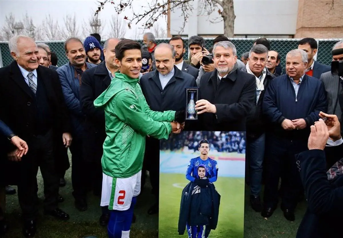 تقدیر ویژه وزیر ورزش از ستاره استقلال + عکس
