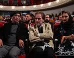 ویدئو| تصاویر ماندگار از ورود هنرمند پیشکسوت به افتتاحیه جشنواره فیلم فجر
