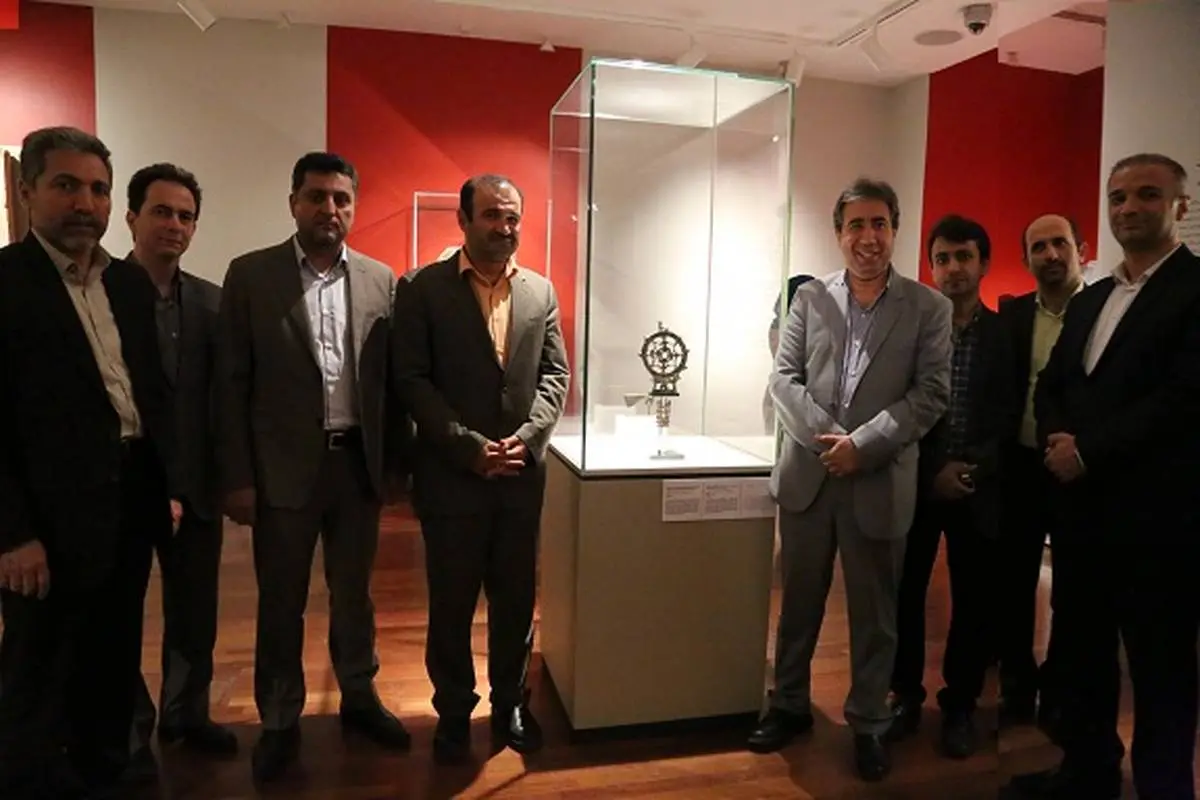 بازدید مدیر عامل بورس تهران از لوح باستانی نشان واره بورس در نمایشگاه لوور