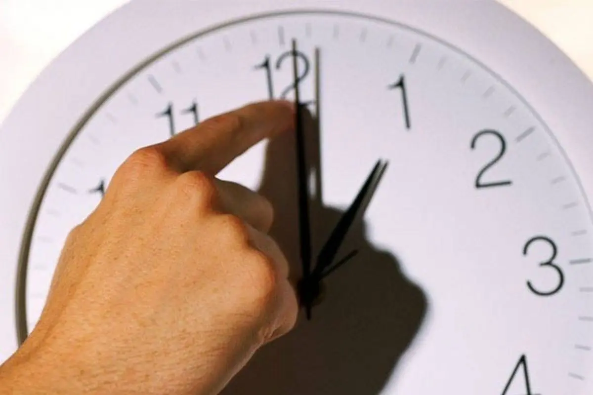 ساعت رسمی کشور از سال آینده تغییر نمی کند | دولت با عدم تغییر ساعت رسمی کشور موافقت کرد