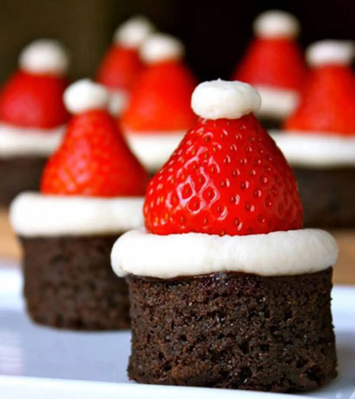 این شیرینی زیبا و لذیذ مخصوص شب کریسمس درست کن 