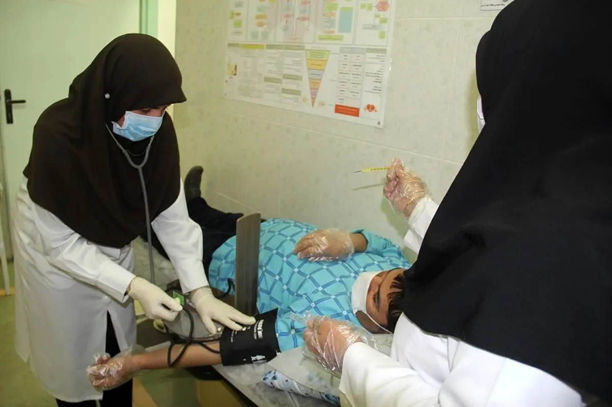 تلاش کارکنان مرکز بهداشت شهرک نفت رفسنجان برای مقابله با همه‌گیری از ویروس کرونا