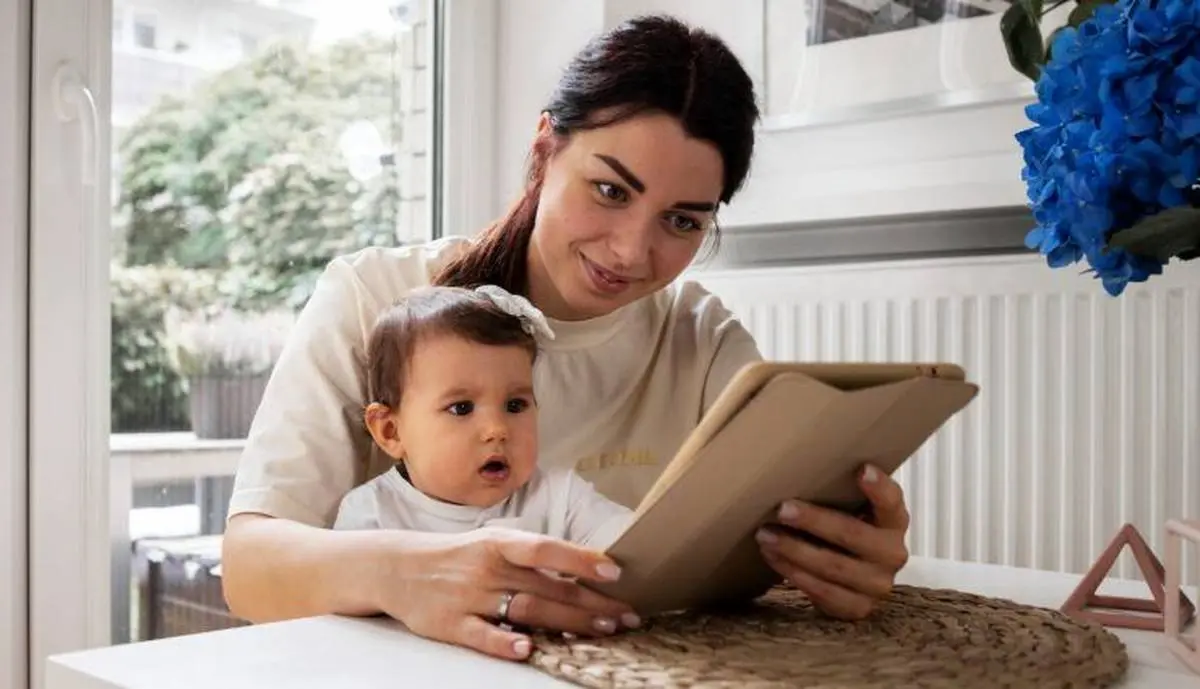 فواید باورنکردنی کتاب خواندن برای نوزادان| چه زمانی باید کتاب‌خواندن برای کودک را شروع کنیم؟