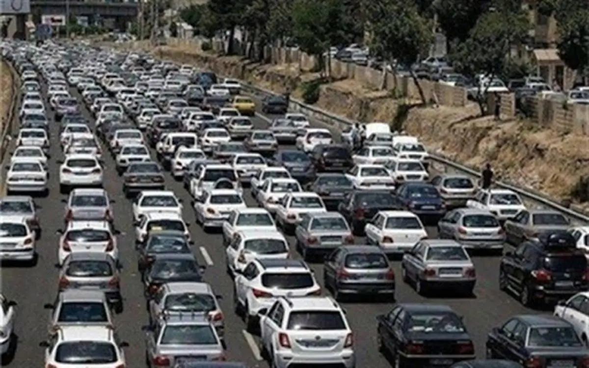 جاده‌های ورودی تهران ترافیک دارند