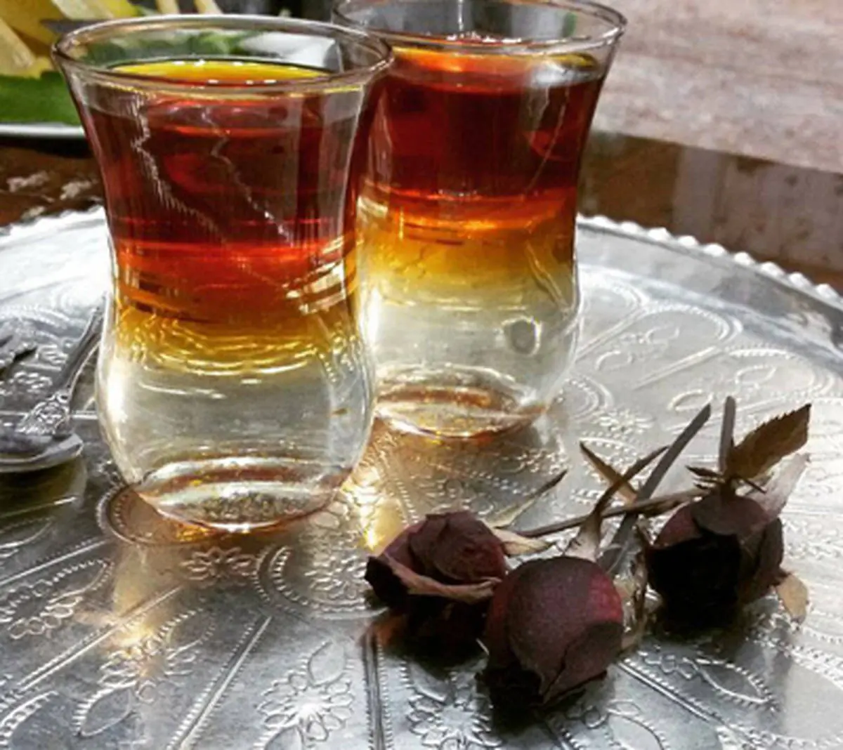 طرز تهیه چای دو رنگ ایرانی با نبات و شکر مجلسی 