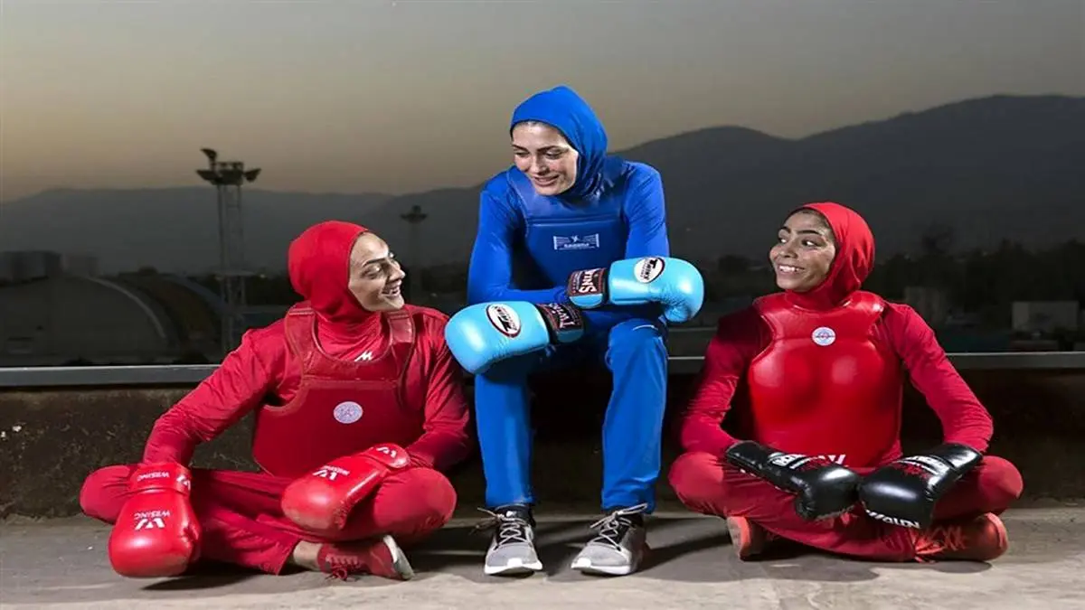 اولین مبارزه خواهران منصوریان در مسابقات حرفه ای داخل قفس 