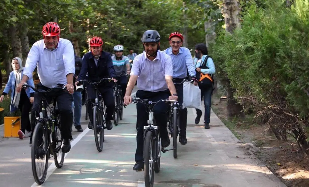 دردسر دوچرخه‌سواری برای وزیر جوان
