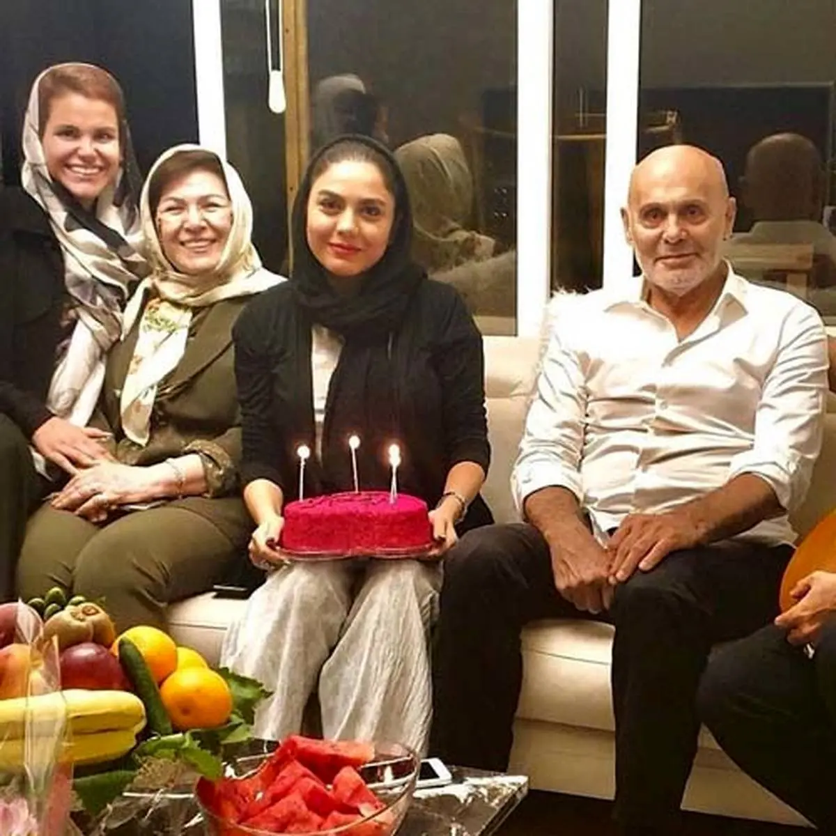 لباس اتو کشیده و شیک جمشید هاشم پور در جشن تولدش | پنت هوس جمشید هاشم پور در دل تهران