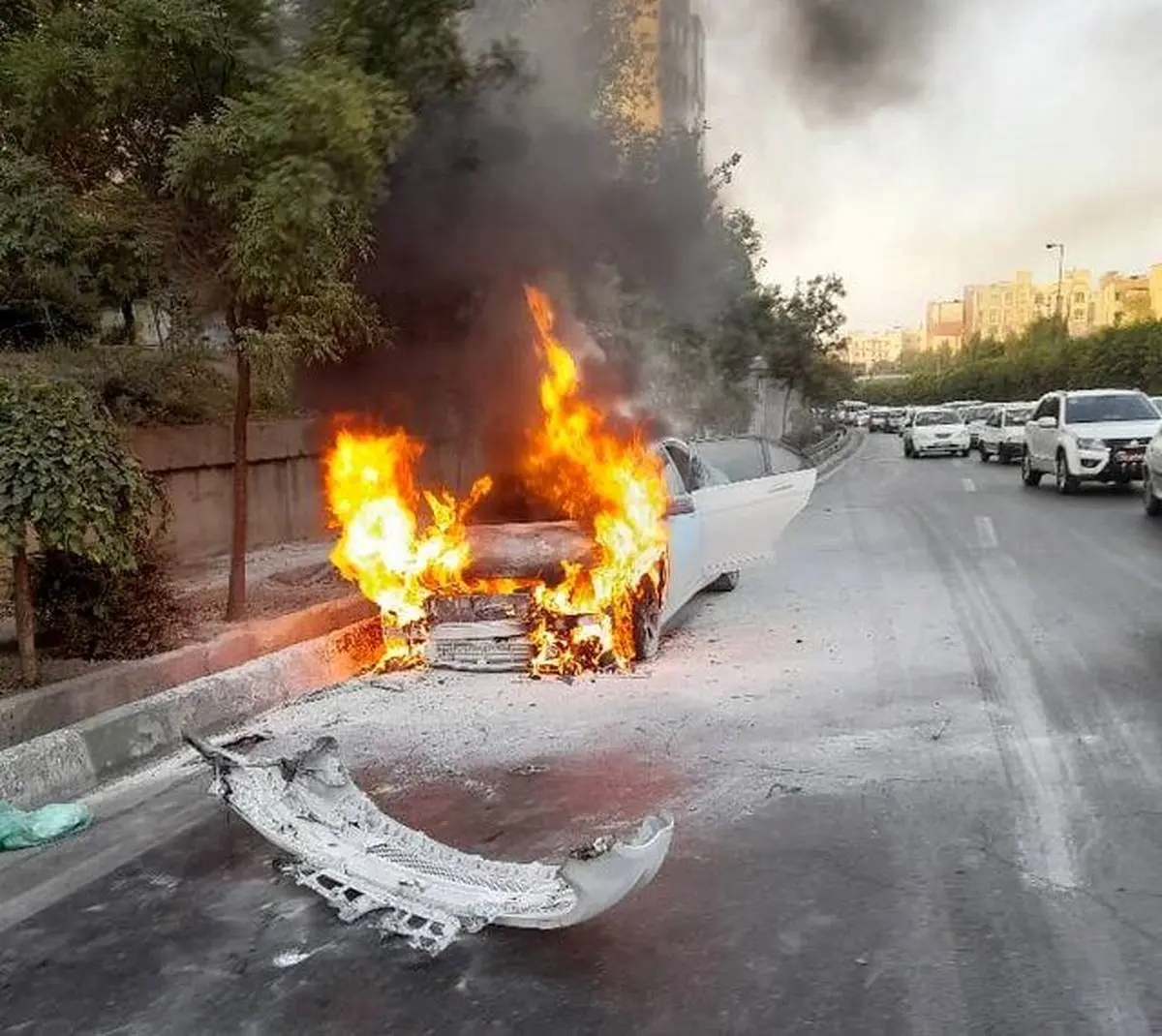 آتش گرفتن سواری بنز در بزرگراه امام علی + جزئیات تکان دهنده