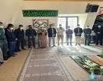 ادای احترام و نثار گُل و غبارروبی از مقبره شهدای گمنام سرچشمه به‌مناسبت هفته بسیج