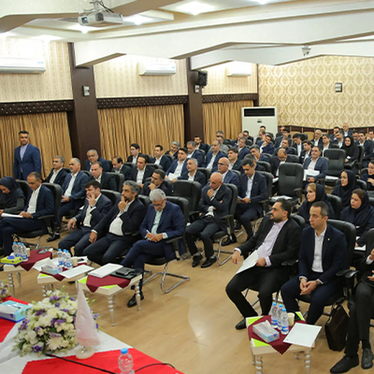  تاکید مدیران ارشد بانک اقتصادنوین بر لزوم توسعه همه جانبه بانک
