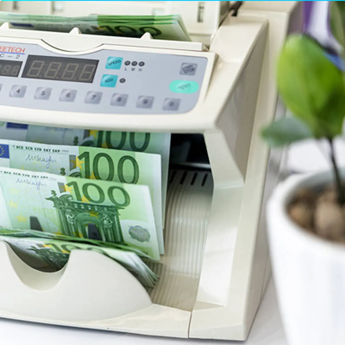 کاهش زمان انتظار مشتریان بانک اقتصادنوین در پرداختهای ارزی به کمتر از یک هفته