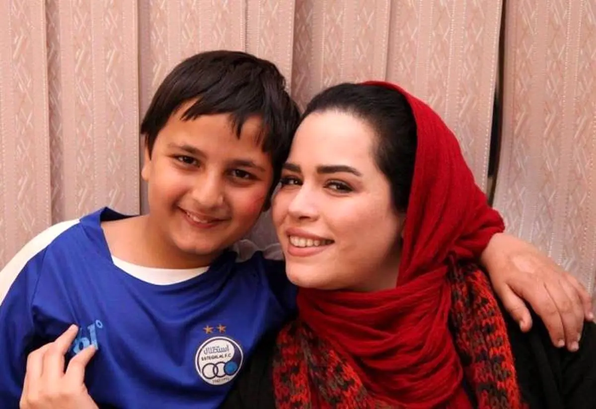 اولین عکس از مادر جوان و زیبای محمدرضا شیرخانلو | باور میکنید این خانم زیبا مادر این بازیگر باشد!