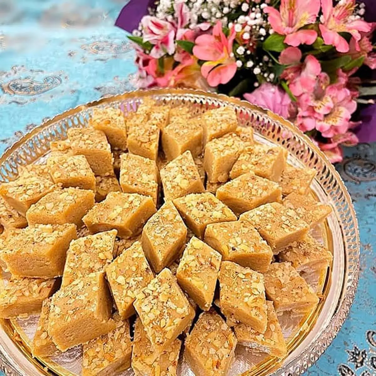 طرز تهیه حلوا گیلانی دو رنگ لوزی شکل به روش محلی