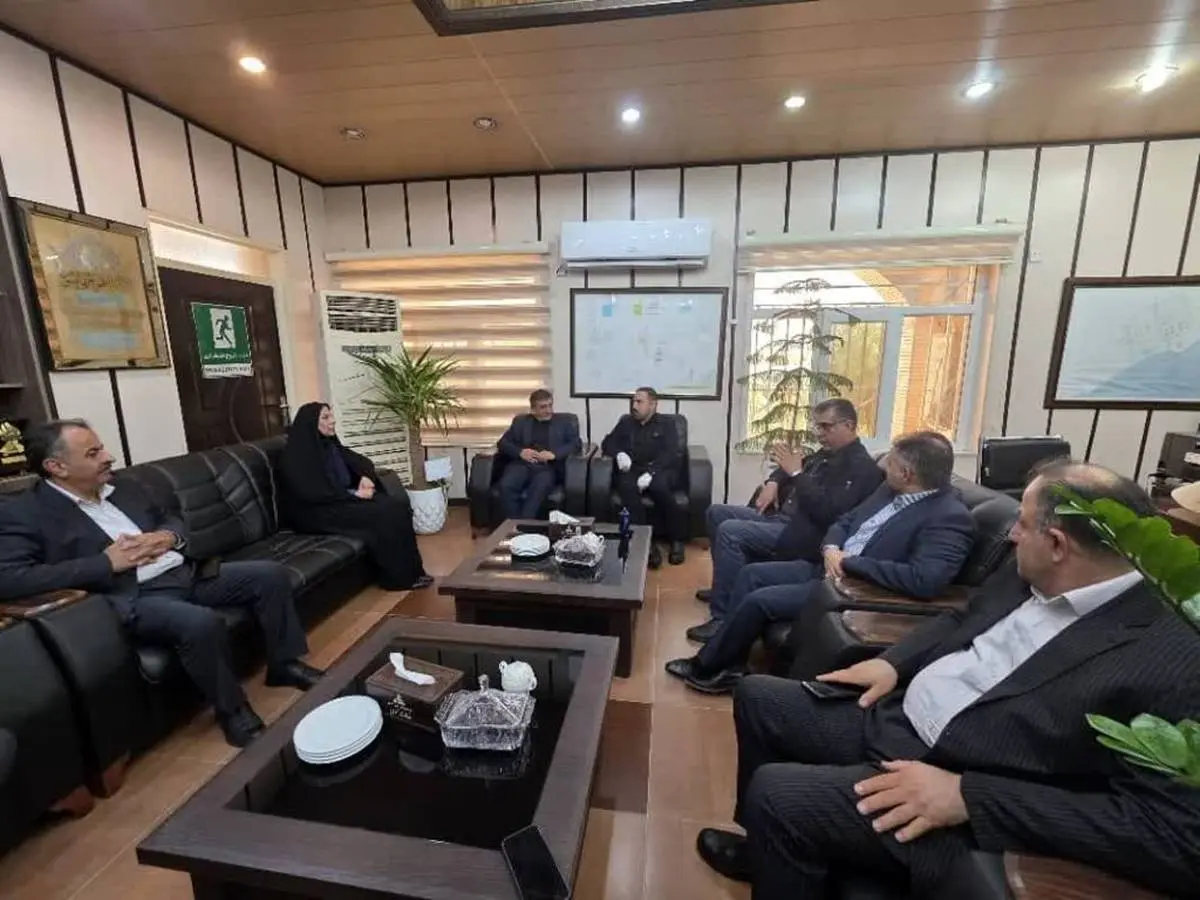 بازدید مدیرعامل منطقه آزاد اروند از پالایشگاه آبادان و بررسی ابعاد حادثه آتشسوزی