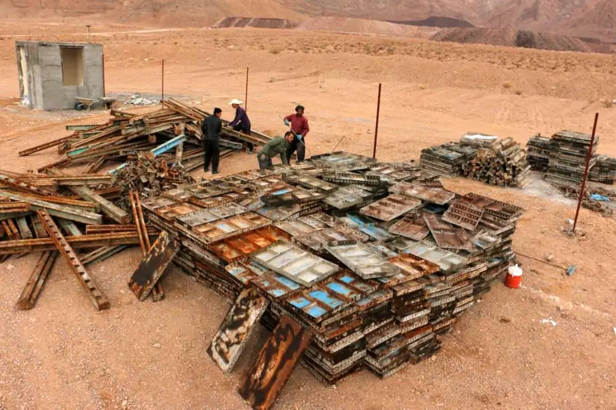 عملیات بتن ریزی فاز اول  کارخانه سرب و روی مهدی آباد آغاز شد