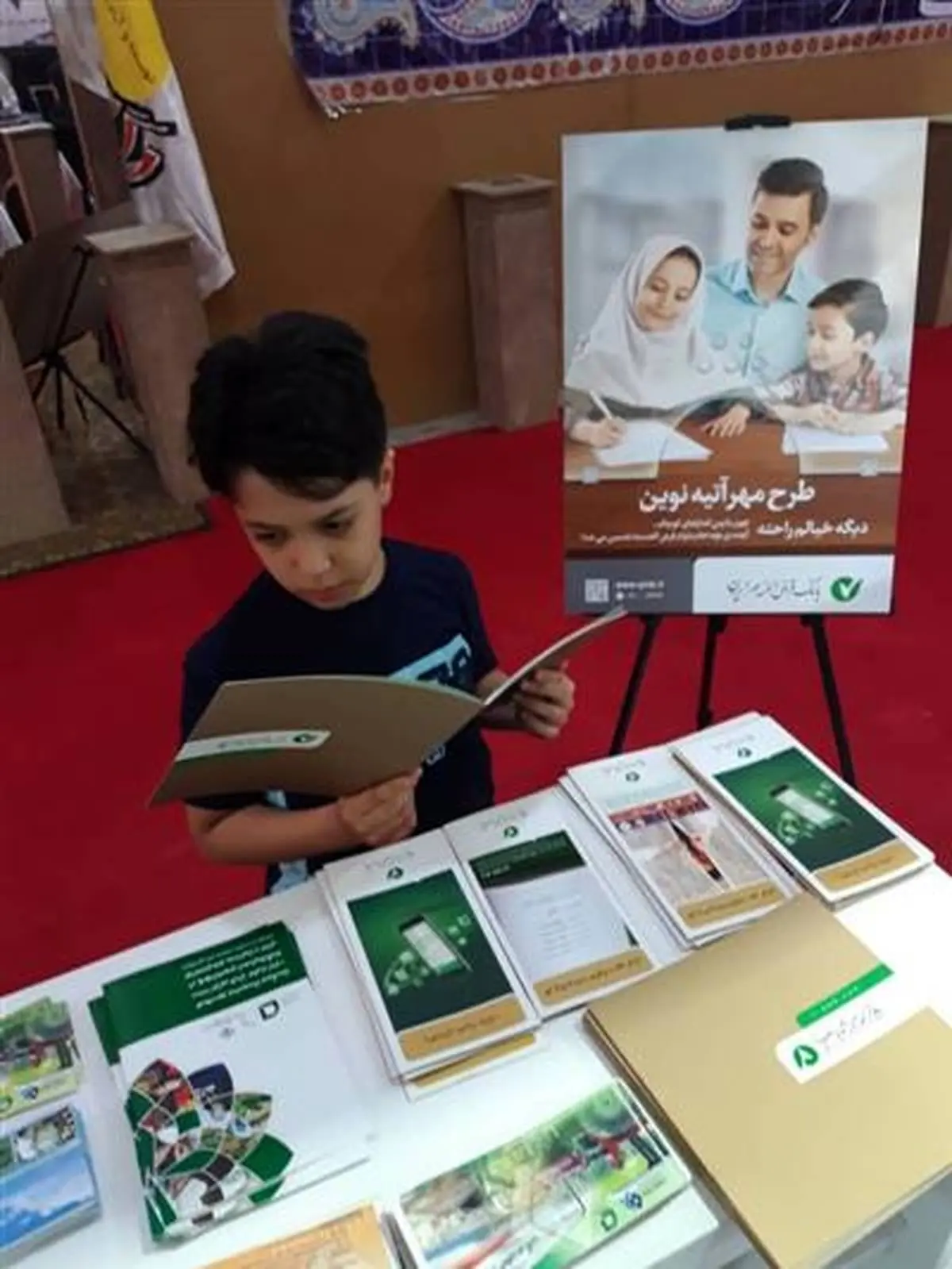 چهارمین نمایشگاه توانمندی های روستاییان و عشایر با حضور بانک قرض الحسنه مهر ایران
