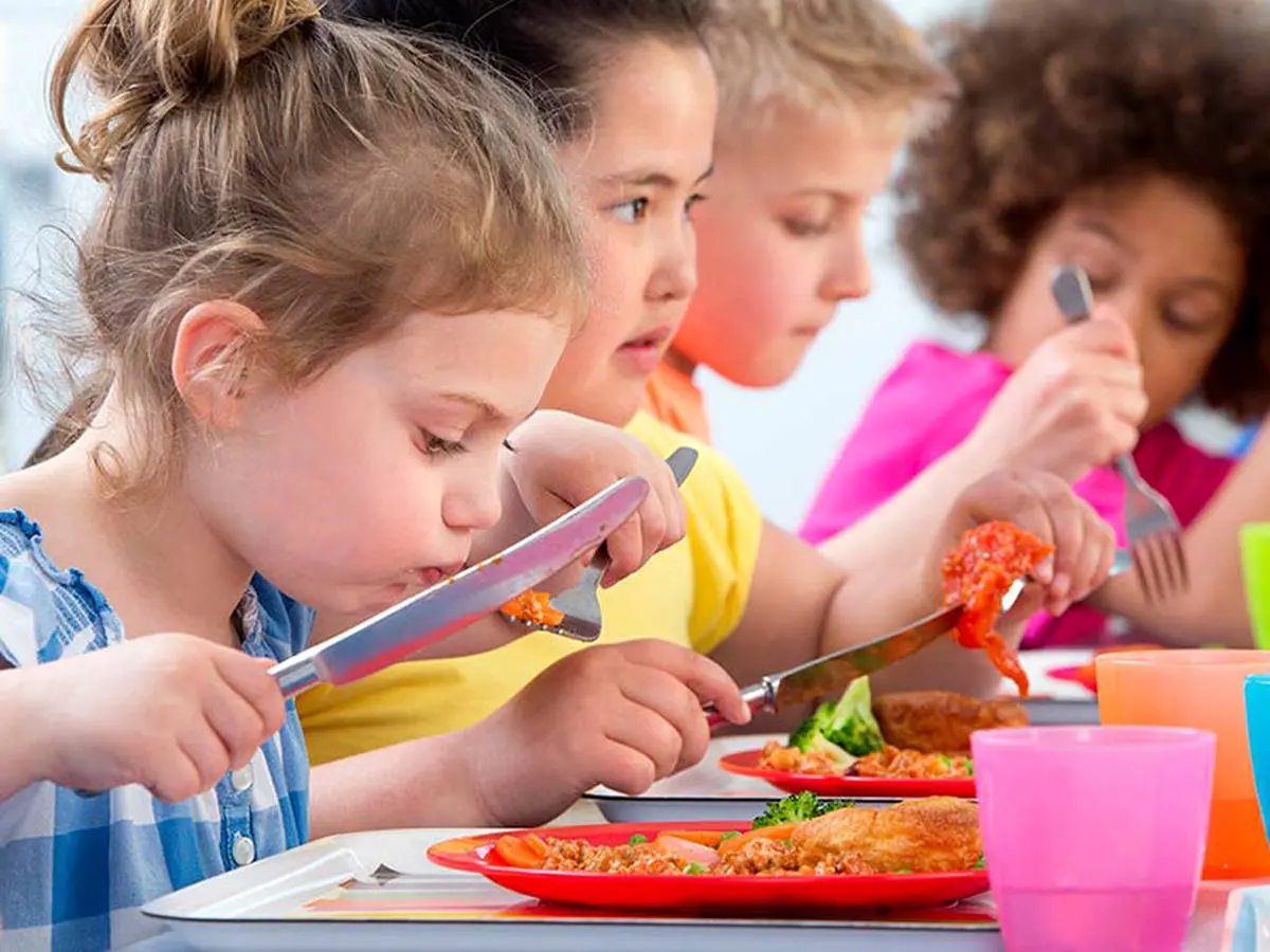 کودکان این ۷ خوراکی را هرگز نباید مصرف کنند
