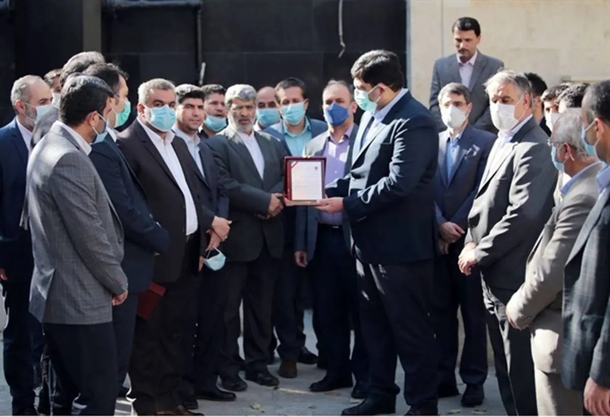 تقدیر محمد علی افتخاری از کارکنان سازمان اموال تملیکی 