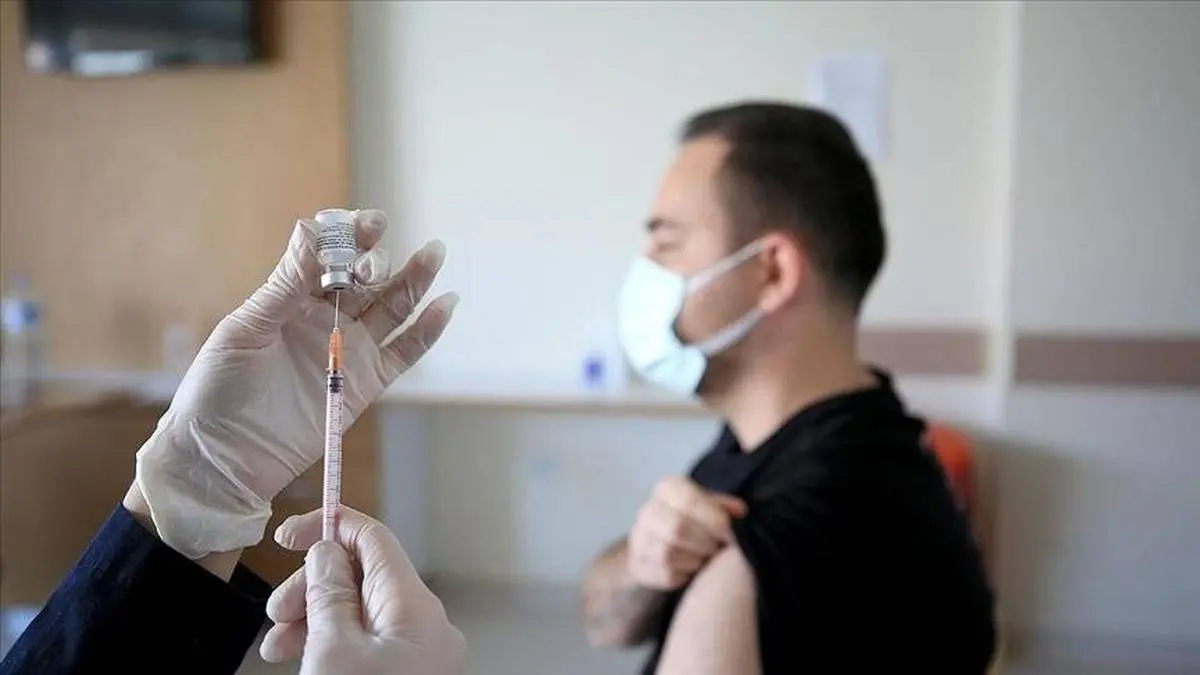 وزیر بهداشت: آغاز واکسیناسیون دانشجویان از هفته آینده