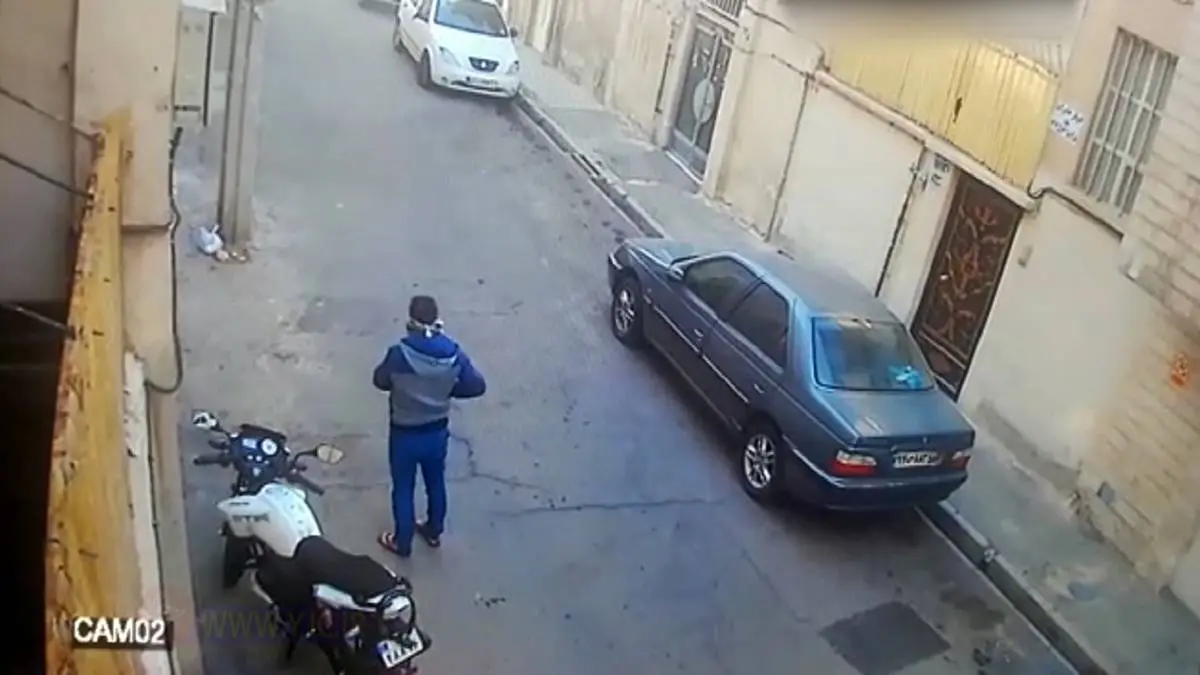 سرقت خونسردانه موتورسیکلت در محلاتی + فیلم