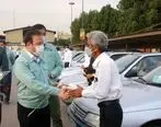  مدیرعامل فولاد هرمزگان با اهدای گل به ‌رانندگان این شرکت روز حمل و نقل را تبریک گفت