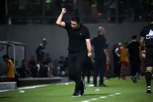 (ویدیو) عصبانیت شدید جواد نکونام در ورزشگاه/ نکونام: جام را ما بردیم!