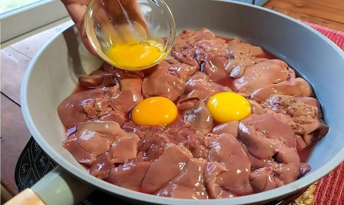 (ویدئو) طرز تهیه غذای دلچسب با جگر مرغ و تخم مرغ به سبک آمریکایی