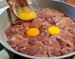 (ویدئو) طرز تهیه غذای دلچسب با جگر مرغ و تخم مرغ به سبک آمریکایی