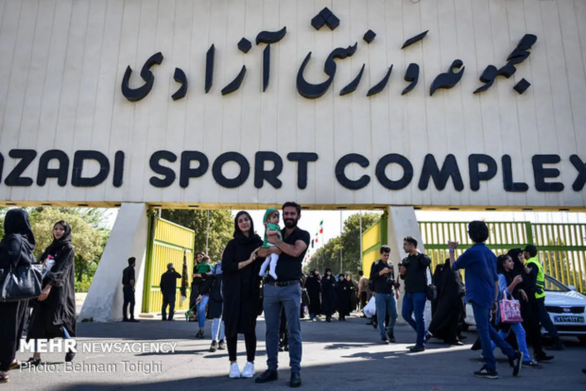 در‌های ۴ ورزشگاه تهران برای استقرار مردم باز شد
