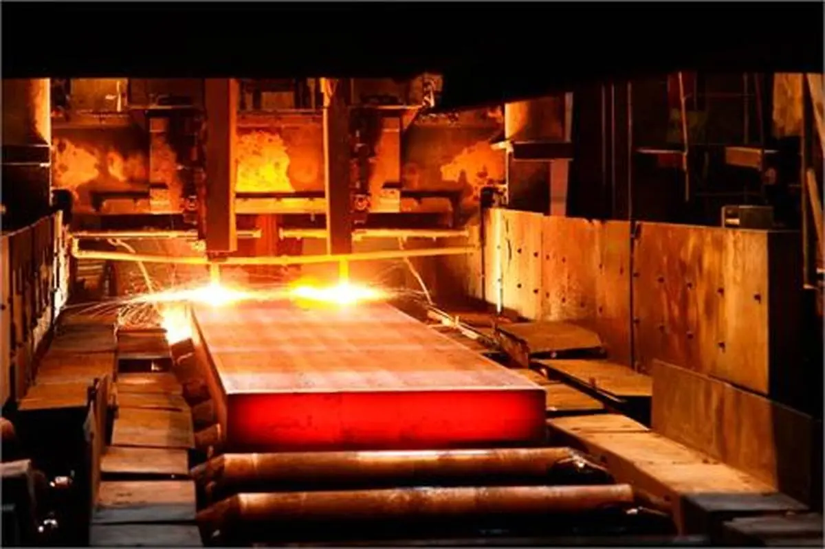 عبور از تولید روزانه ۱۳۰۰۰ هزار تُن شمش فولاد
