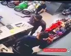 چاقوکشی مرگبار مرد شرور به فروشنده مغازه در تهران + فیلم +18