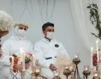 زوج پرستار با لباس عجیب بر سر سفره عقد حاضر شدند 
