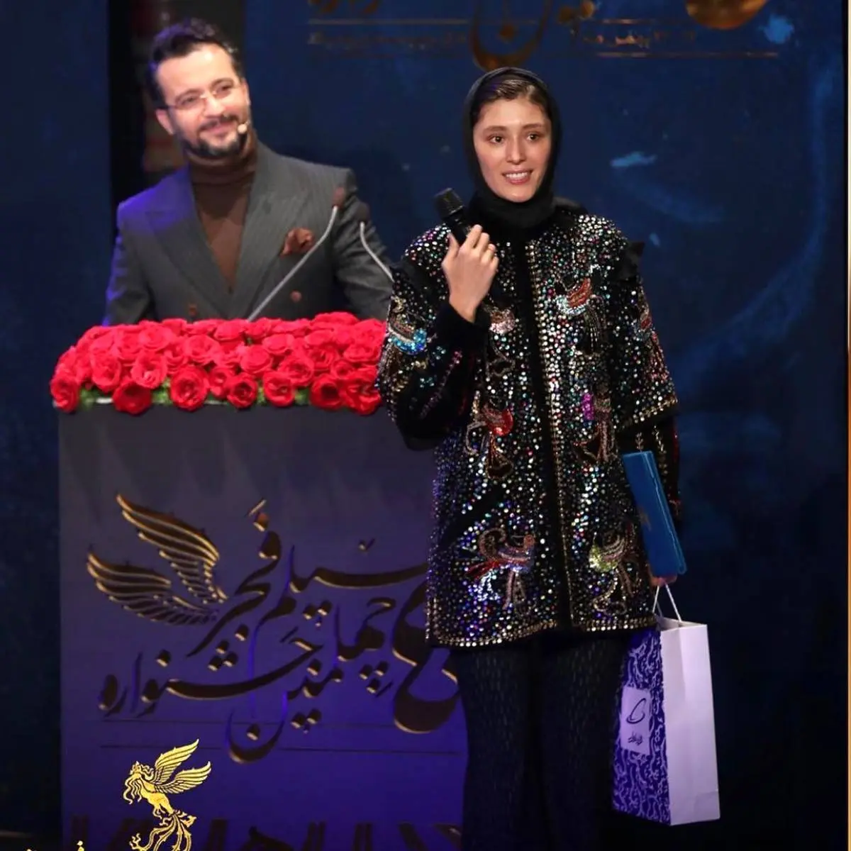 شیرین زبونی فرشته حسینی برای نوید محمدزاده در جشنواره فجر | فرشته حسینی اشک حضار را در آورد