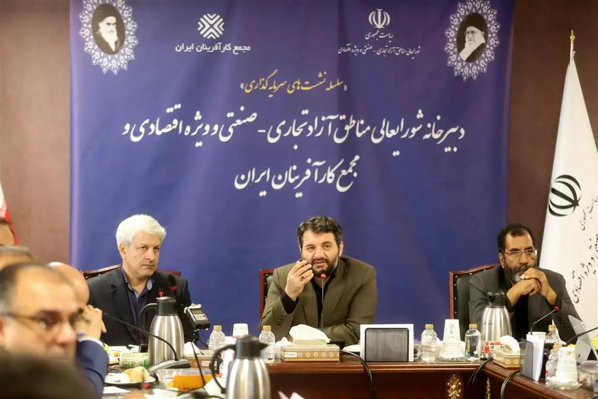نشست‌ دبیرکل و اعضای مجمع کارآفرینان ایران با حجت الله عبدالملکی