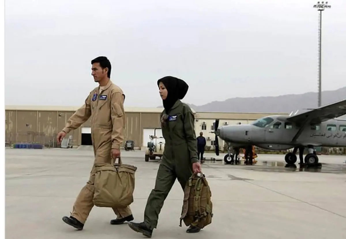 صفیه فیروزی خلبان افغان که توسط طالبان سنگسار شد کیست؟
