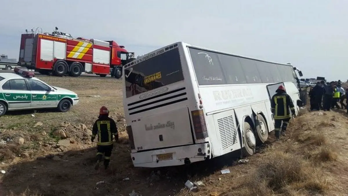 واژگونی اتوبوس در اتوبان قم 8 کشته داد